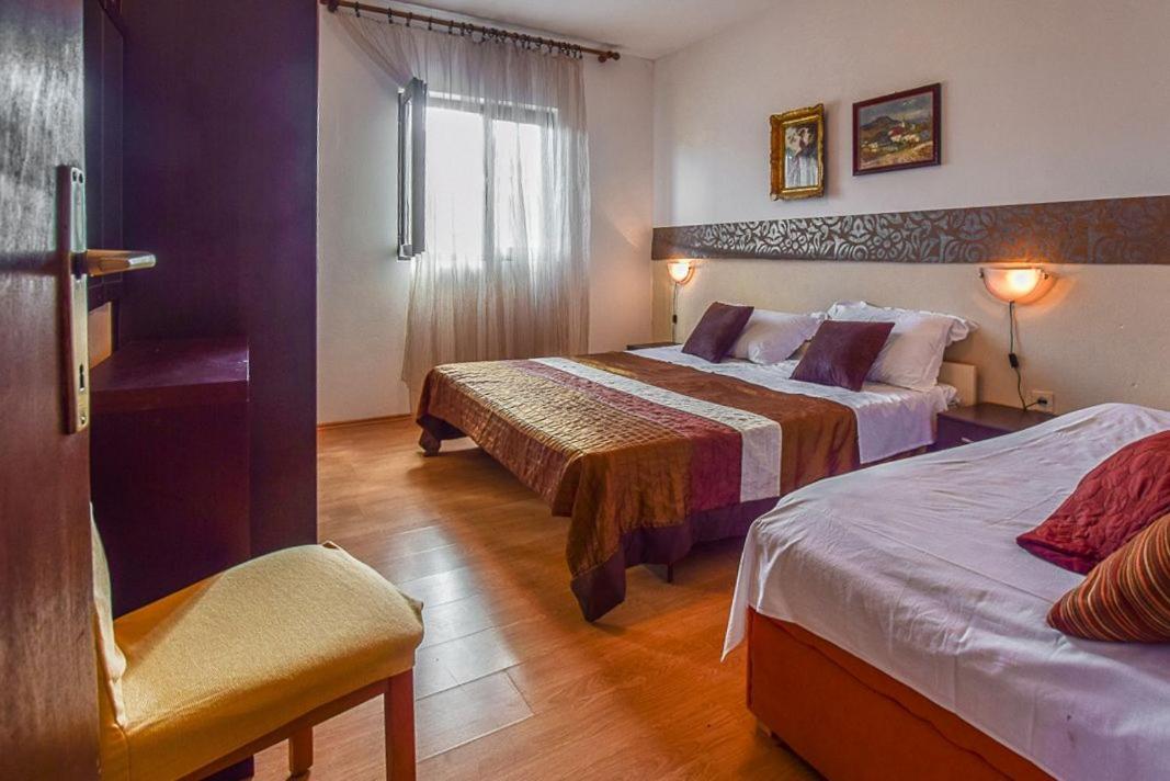 Apartments Derado Supetar Extérieur photo