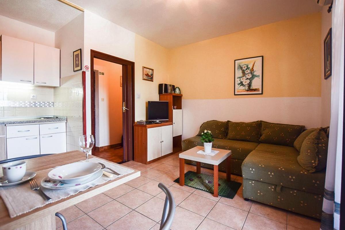 Apartments Derado Supetar Extérieur photo